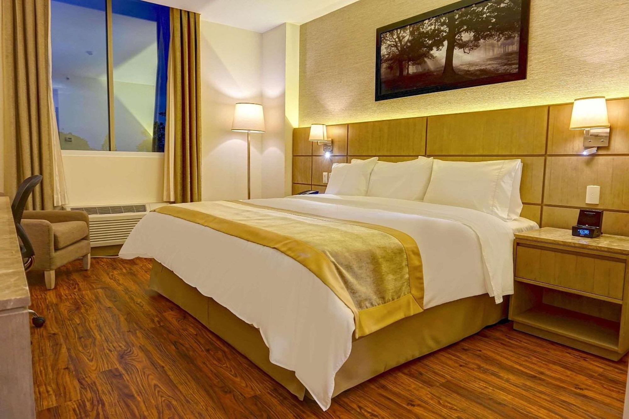 Radisson Hotel Guayaquil Esterno foto A bedroom