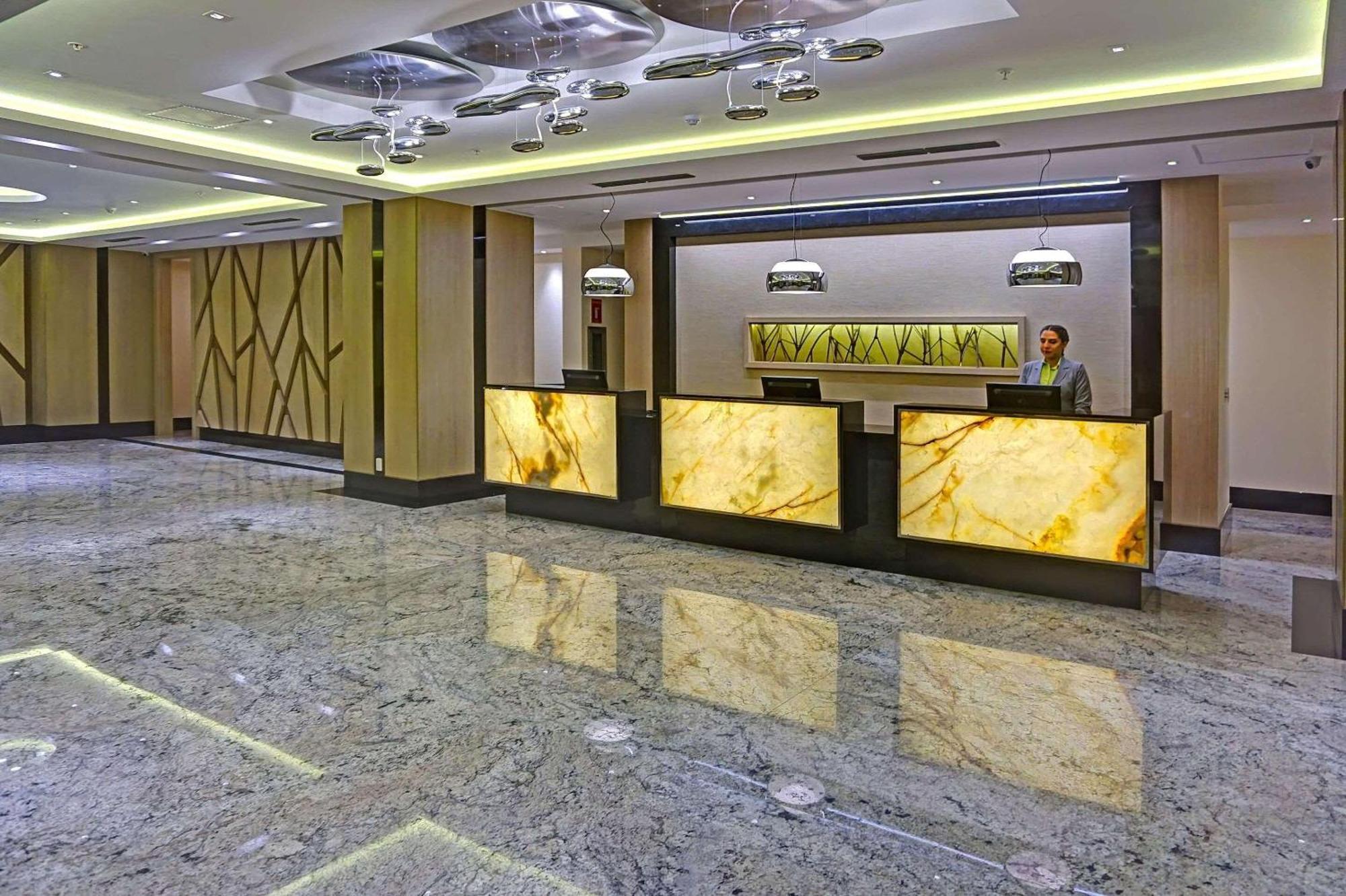 Radisson Hotel Guayaquil Esterno foto Lobby